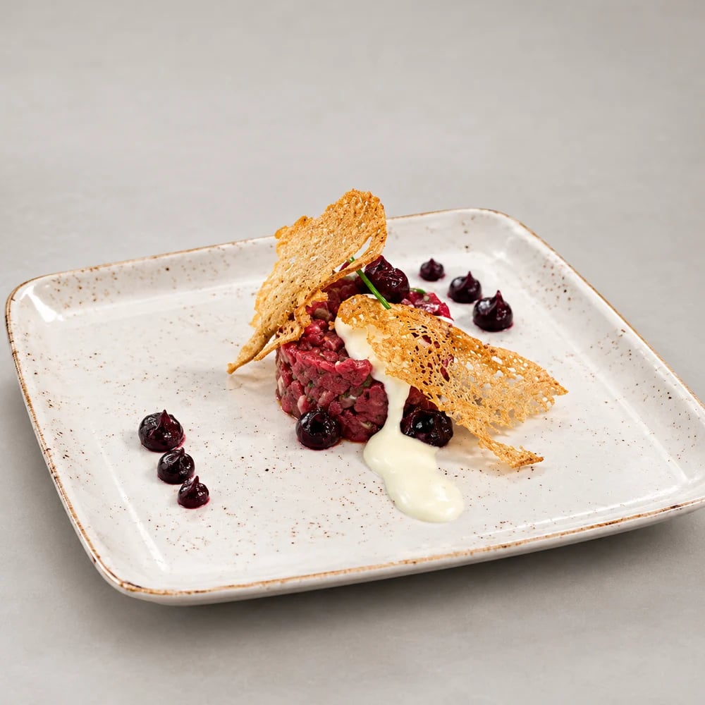 Tartare di manzo con mirtilli